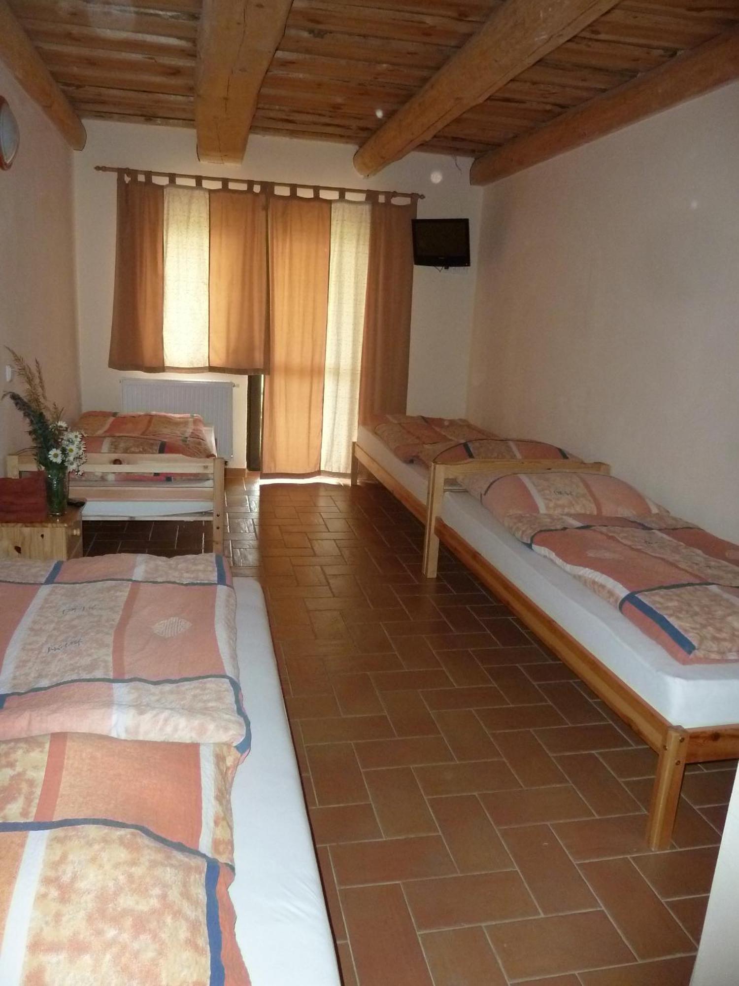 فندق Q Ranch Bezdekov  المظهر الخارجي الصورة